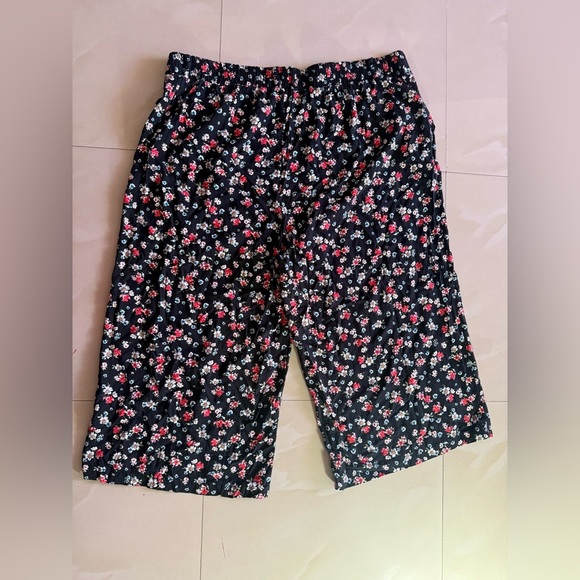 Torrid Black and Floral Cropped Pant size 3 plus size pockets floral - Picture 15 of 16